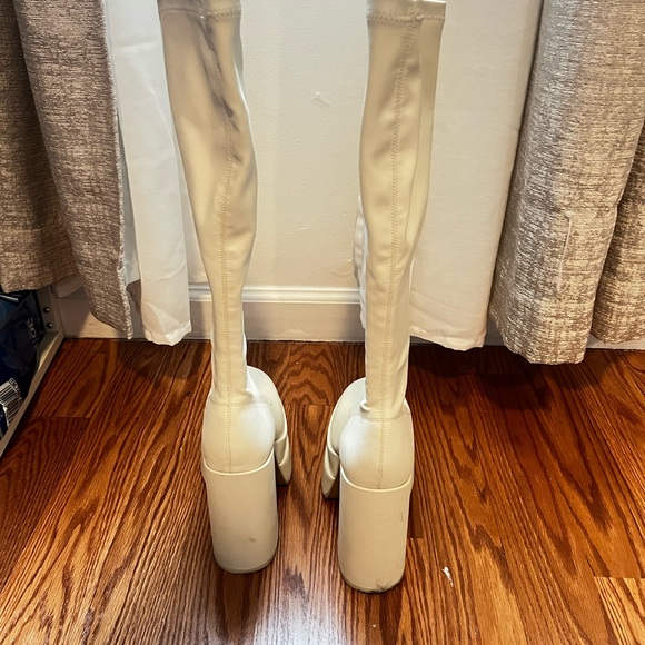 Steve Madden Cypress White Platform Boots - Picture 2 of 12